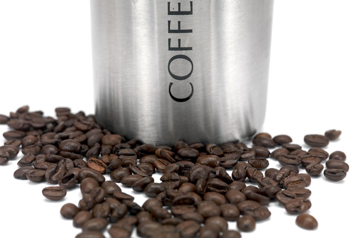 Coffee container and coffee beans