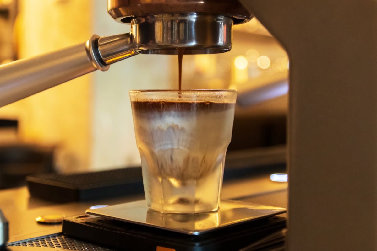 Coffee machine making ristretto