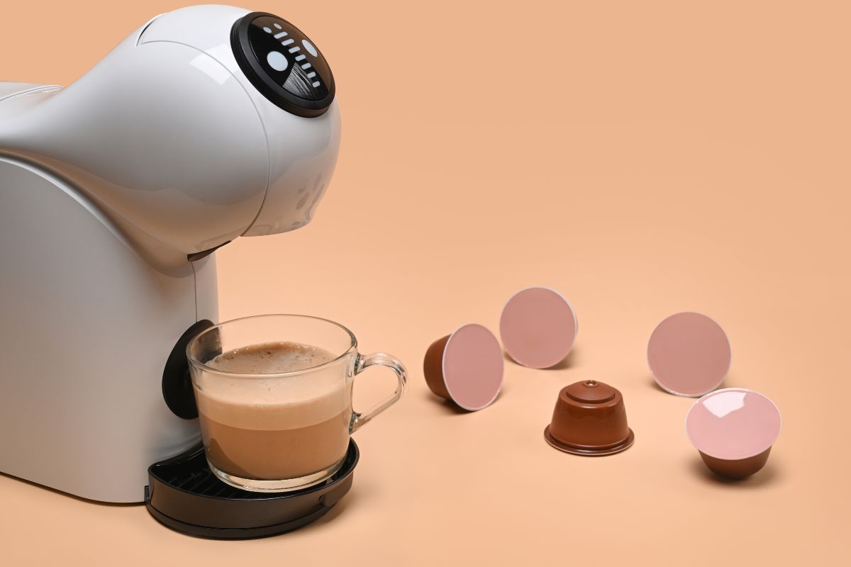 Coffee machine with pods
